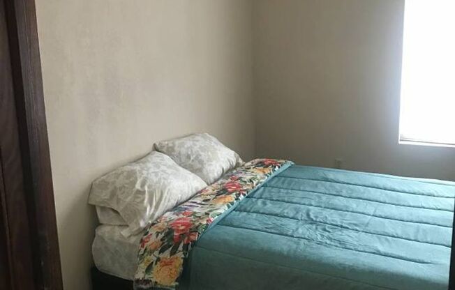 1 bed, 1 bath, $995, Unit 2