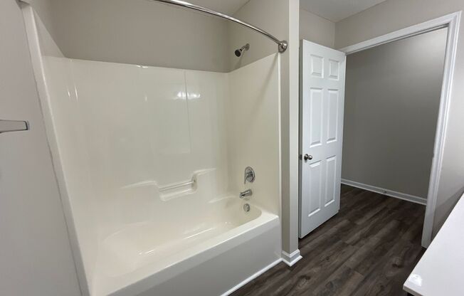 2 beds, 2 baths, 1,131 sqft, $1,425, Unit 2796-6