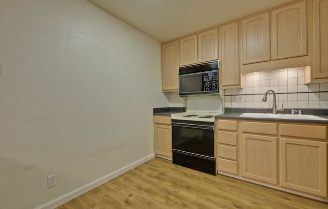 2 beds, 2 baths, $3,500, Unit APARTMENT 111