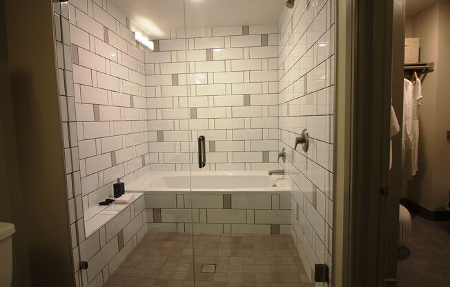 1 bed, 1 bath, 1,149 sqft, $2,600, Unit 801