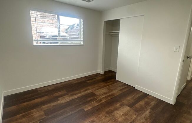 2 beds, 1 bath, 905 sqft, $1,300, Unit 5490-B