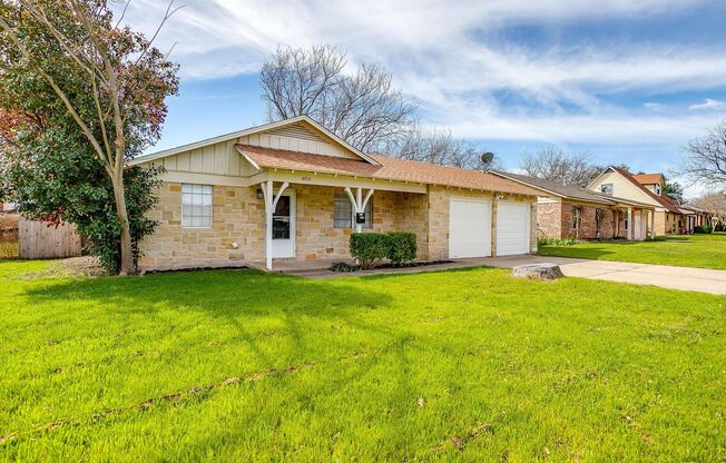 Perfect for young Families! 3BR House with Large Yard
