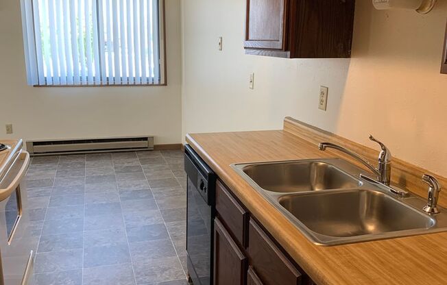 2 beds, 1 bath, 835 sqft, $695, Unit 205