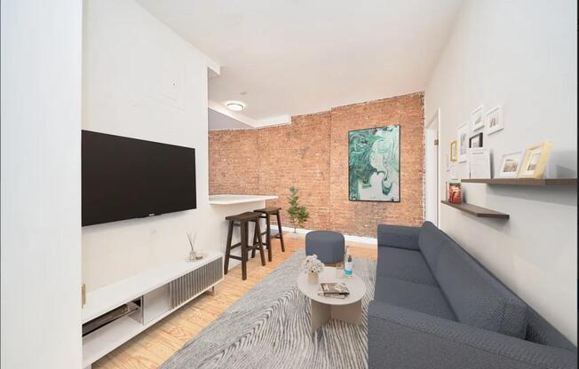 313 E 95 ST