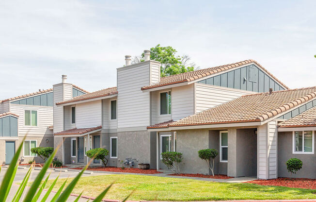 Modern Living at River Oaks Apartments & Townhomes, Hanford, California