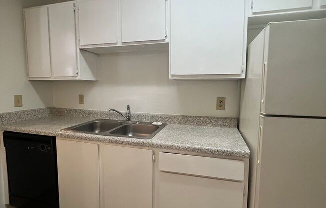2 beds, 2 baths, 1,000 sqft, $1,225, Unit 808