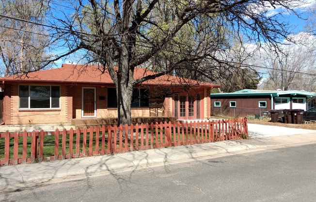 Beautifully Updated Boulder 3Bed/2Bath-- Walking distance from CU campus & 29th St Mall!