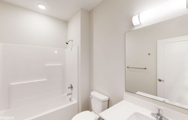 2 beds, 2 baths, 1,071 sqft, $1,800, Unit 4-210