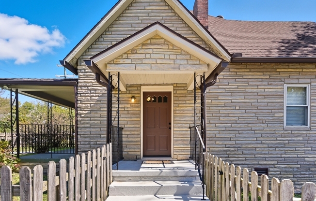 2000 WASHINGTON AVE