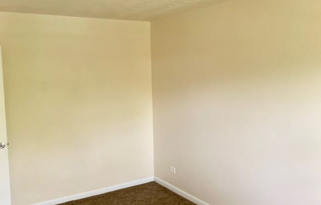 2 beds, 1 bath, $1,525, Unit 440-12
