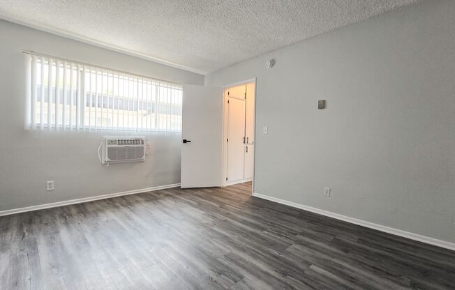 1 bed, 1 bath, 695 sqft, $1,498, Unit 400