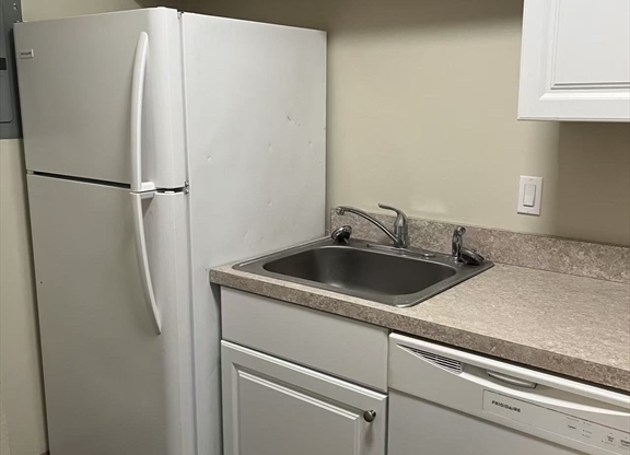 2 beds, 1 bath, 1,000 sqft, $2,600, Unit 2M