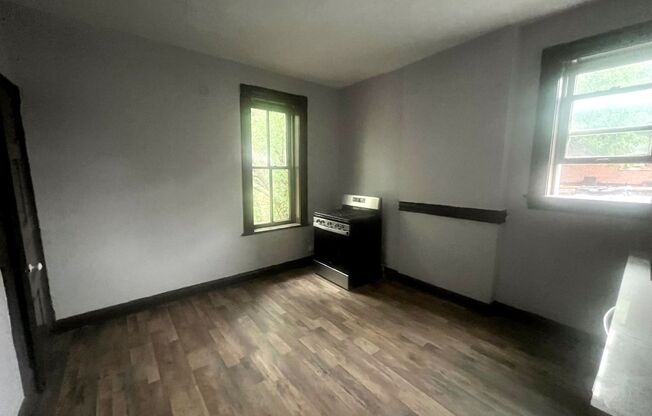 2 beds, 1 bath, $950