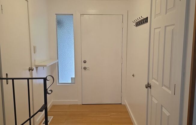 West hill Kent Daylight Rambler home - 5 bedrooms and 3 bathrooms - Available NOW!