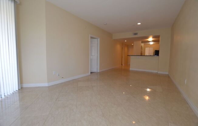 Meridian - Unfurnished 2 Bdrm / 2 Ba Condo - 1 1/2 Blocks off the Strip