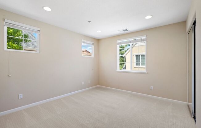 STYLISH, EXCELLENTLY LOCATED HOME CORNER UNIT | EASY ACCESS