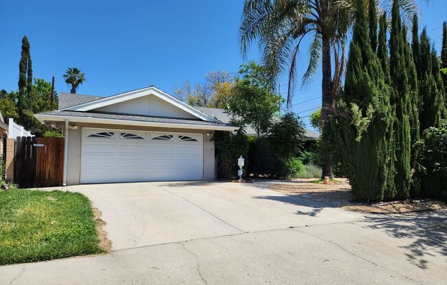 Spacious 4bed + large Sunroom, one story house in Reseda!