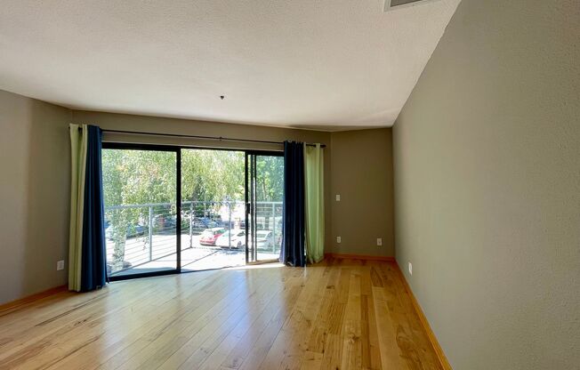 Great NW 1 Bedroom 1 Bath Loft Condo - W/D, Assigned Parking, Community Pool!