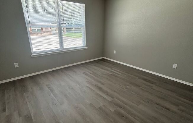 2 beds, 1 bath, $895