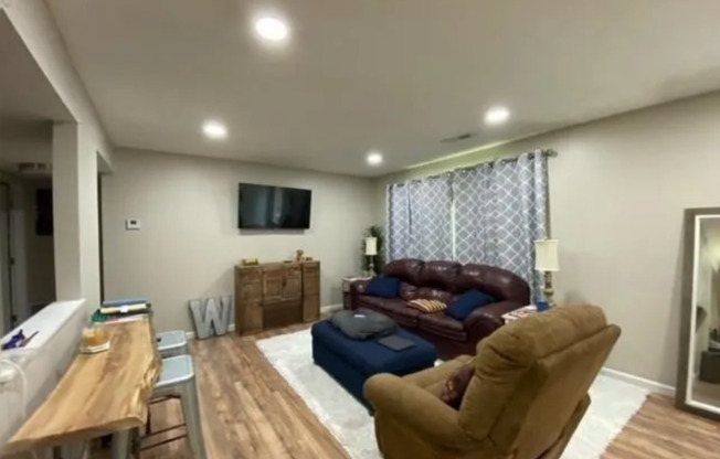 14801 Winding Way 8