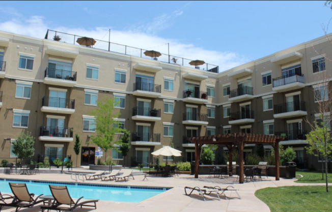 2 beds, 1 bath, 852 sqft, $1,400, Unit 404