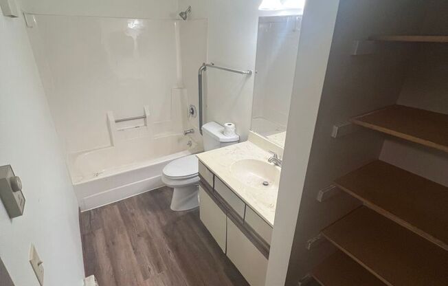 1 bed, 1 bath, $995