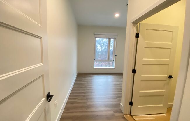 1 bed, 1 bath, 903 sqft, $2,590, Unit 255