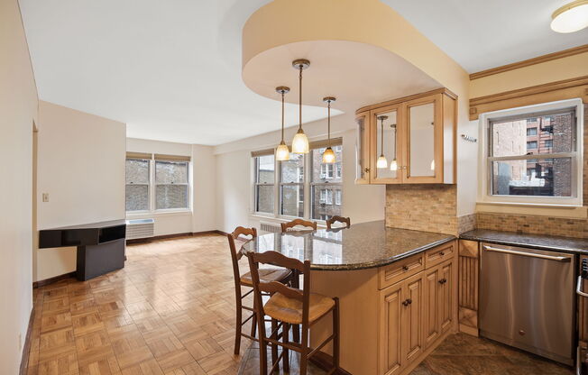 1 bed, 1 bath, $3,600, Unit 5L