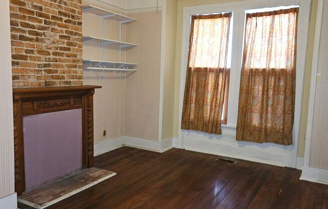 Knoxville 37921 - 2 bedroom, 1 bath unit in triplex - Contact Brad Croisdale at 865-805-9964