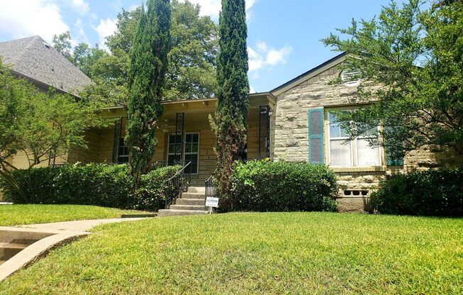 2 bedroom, 1 Bath Austin Stone Cottage in Lakewood