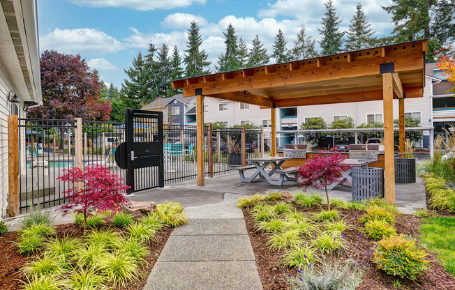 The Lakehouse Apartments Outdoor BBQ Area
