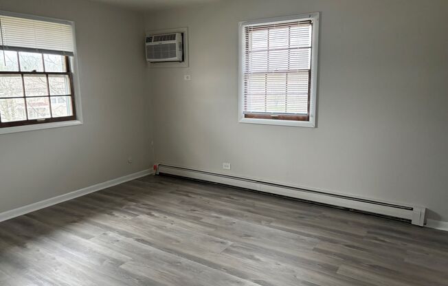 3 beds, 1.5 baths, 1,250 sqft, $1,199, Unit 570-3W