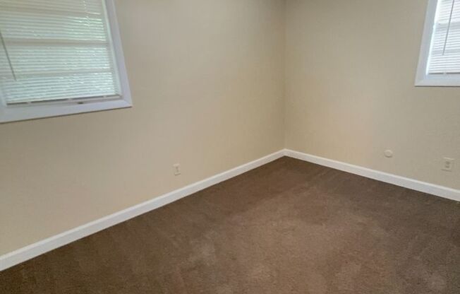 3 beds, 1 bath, $875