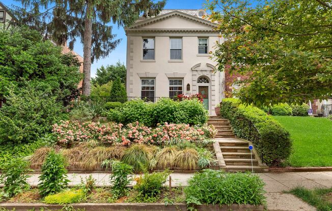 Available Now! 4 Bedroom  3.5  Bathroom Townhouse //Woodley Park// Garage, Driveway & 3 Levels of Living Space!