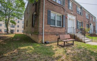 Charming 2 BR/1 BA Apartment in Congress Heights!