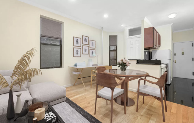 2 beds, $4,995, Unit 5E