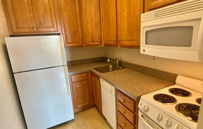 2 beds, 1 bath, $2,740, Unit 07