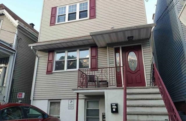 134 HUTTON ST