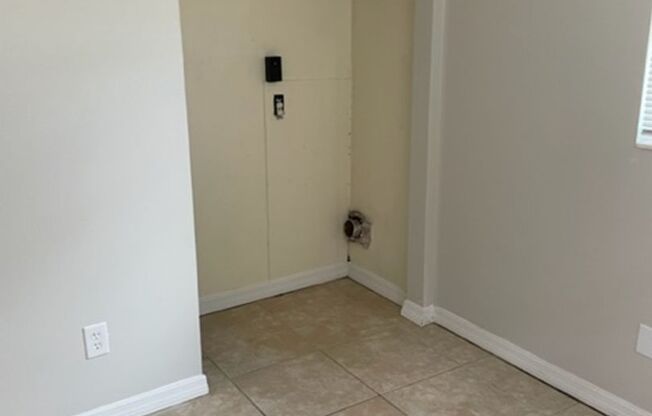 2 beds, 1 bath, $1,495, Unit B