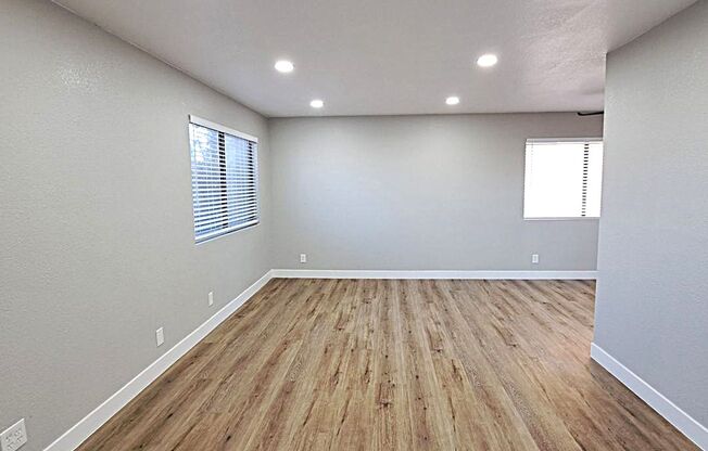 NEWLY RENOVATED & MODENIZED 2ND FLOOR CONDO IN SPRING VALLEY