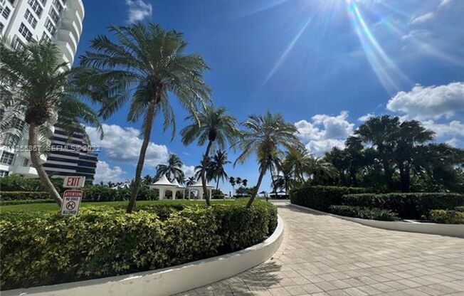 2 beds, 2 baths, 1,030 sqft, $4,000, Unit 5161 Collins Ave appt 1711