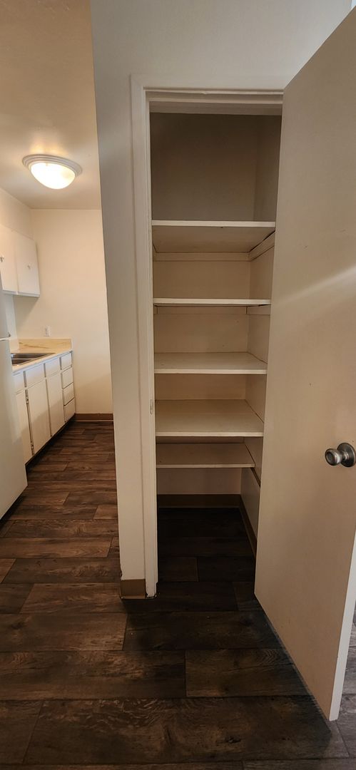 1 bed, 1 bath, 700 sqft, $1,045, Unit 05B