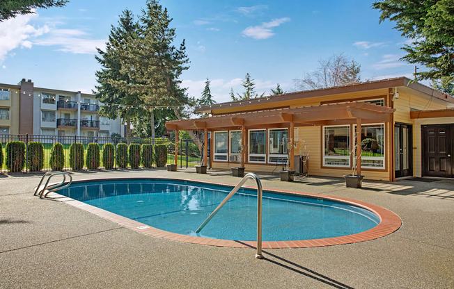 Soundview Pool Apartments in Federal Way, WA