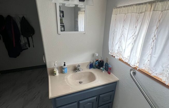 2 beds, 1 bath, $1,450