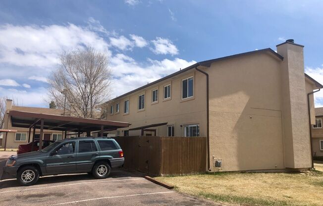 2 BD Townhome conveniently located to COS, and local military bases