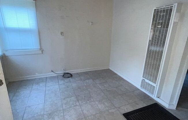 2 beds, 1 bath, $1,250