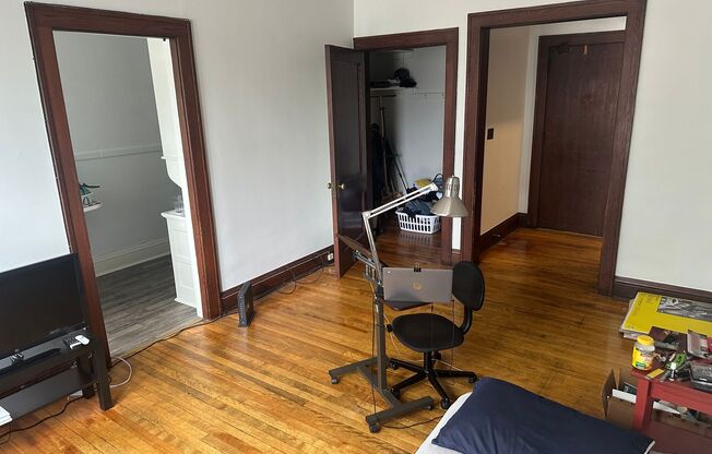 Studio, 1 bath, $825, Unit 14