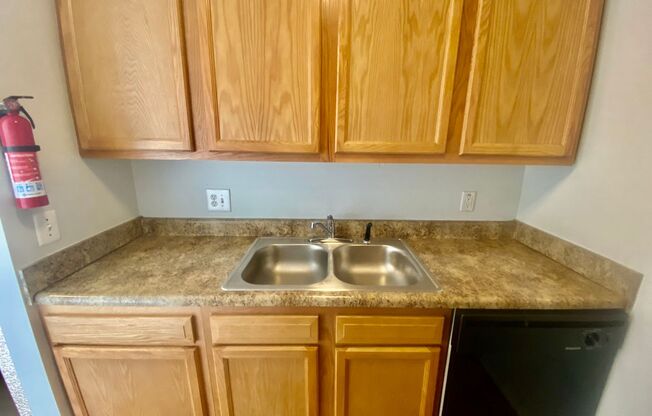 2 beds, 1 bath, 950 sqft, $1,295, Unit #24