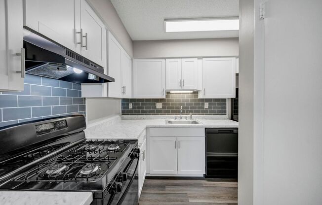 2 beds, 1.5 baths, 850 sqft, $1,095, Unit E15