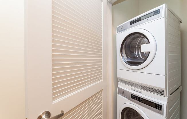 In Home Full Size Washer And Dryer at Circ Apartments, Richmond, VA 23220